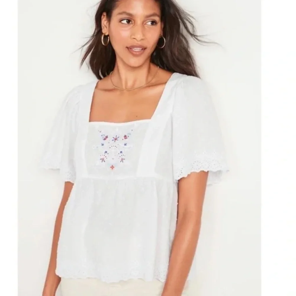 Old Navy textured Swiss Dot flutter sleeve tie back embroidered blouse small - Picture 1 of 11